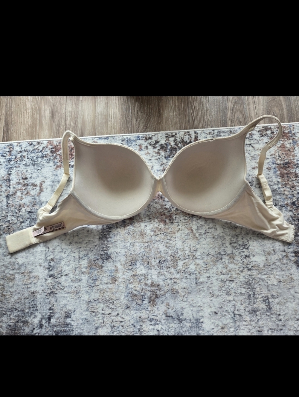 Victoria's Secret Cream Lace-Trim Bra - Picture 4 of 13